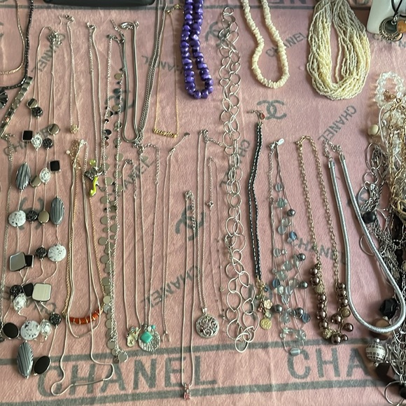 Like this listing to be notified when I go live, hope to see you there 🫶🏼❤️🥰 - Picture 3 of 10